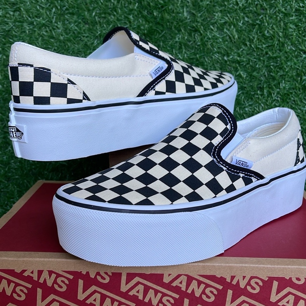 Vans WMNS Classic Slip-On Stackf
Checkerboard Black/Classi
VN0A7Q5RTYQ
Platforms - Picture 10 of 16